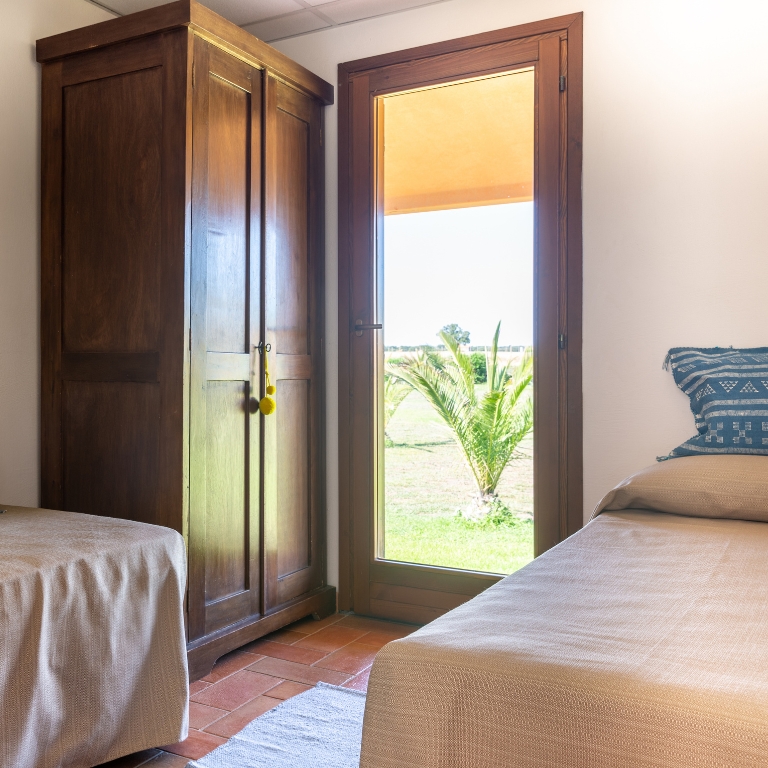 Bedroom with two single beds